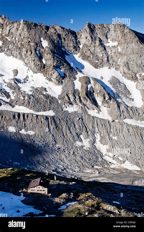 Ascent to the Gran Pilastro .